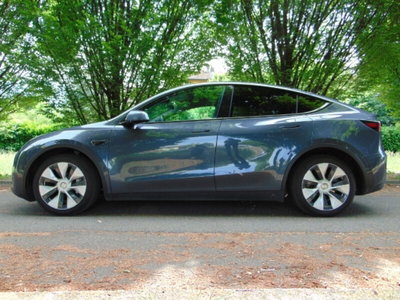 Tesla Model Y Long Range awd (5)