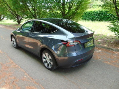 Tesla Model Y Long Range awd (6)