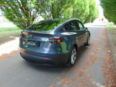 Tesla Model Y Long Range awd (9)