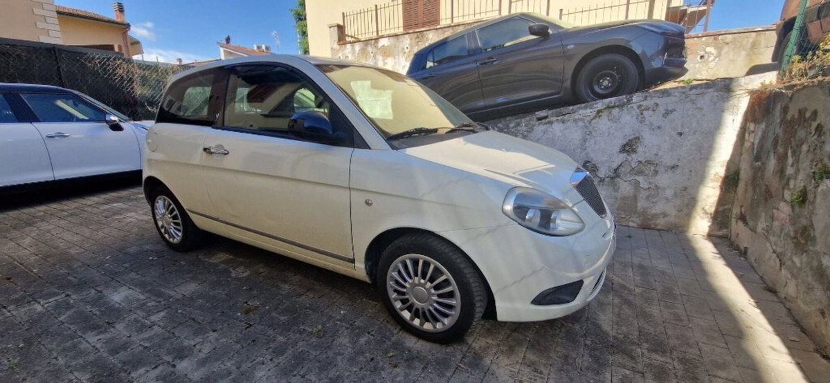 Lancia Ypsilon 1.3 MJT 75 CV Platinum