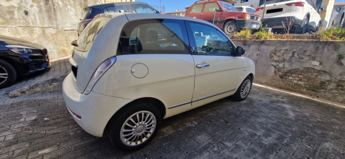 Lancia Ypsilon 1.3 MJT 75 CV Platinum (3)