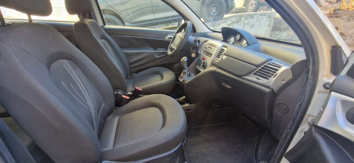 Lancia Ypsilon 1.3 MJT 75 CV Platinum (4)