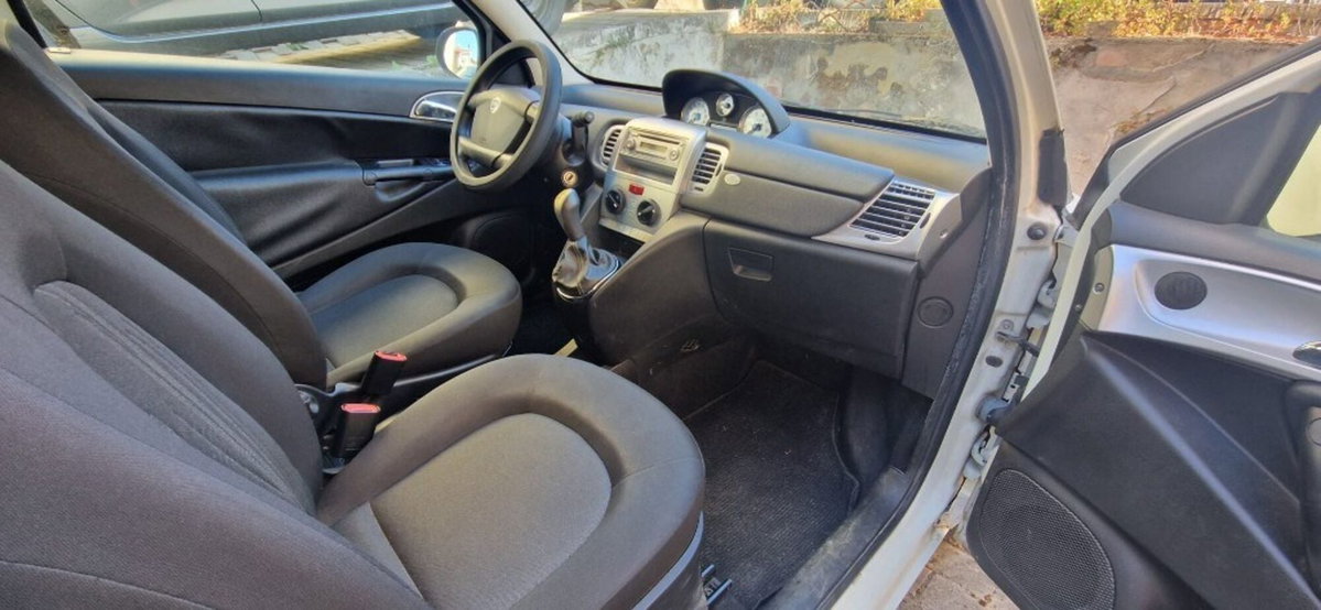 Lancia Ypsilon 1.3 MJT 75 CV Platinum (5)