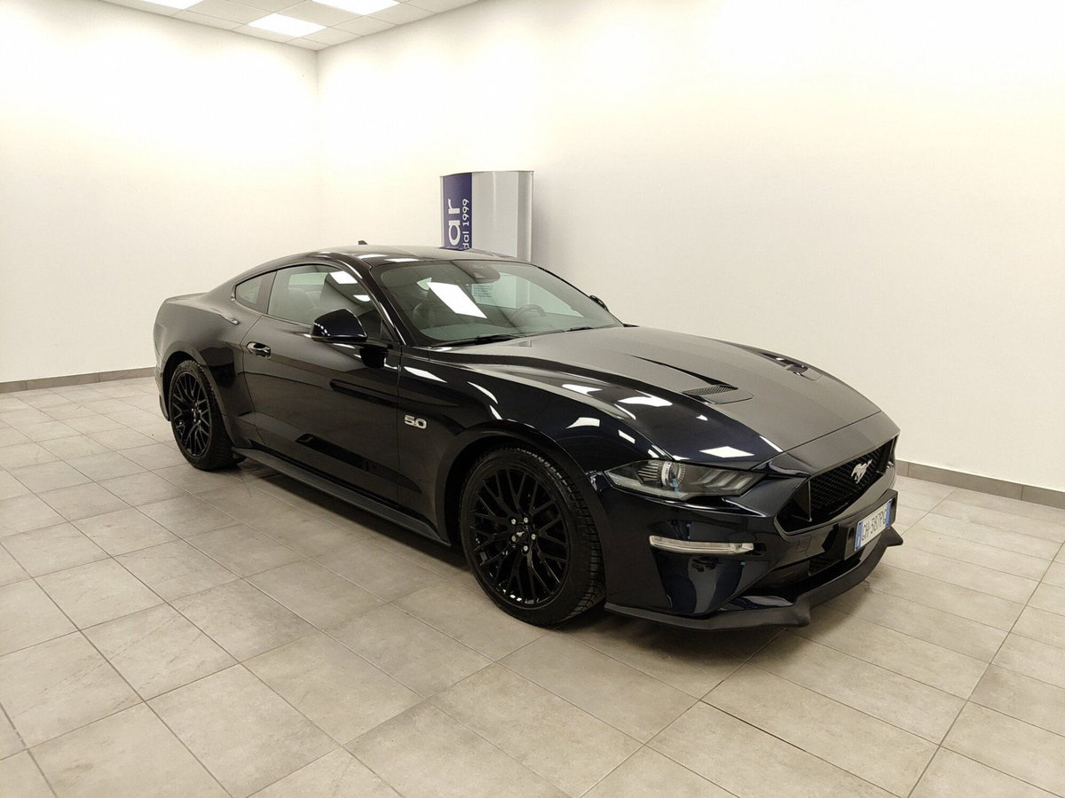 Ford Mustang Coupé Fastback 5.0 V8 GT (2)