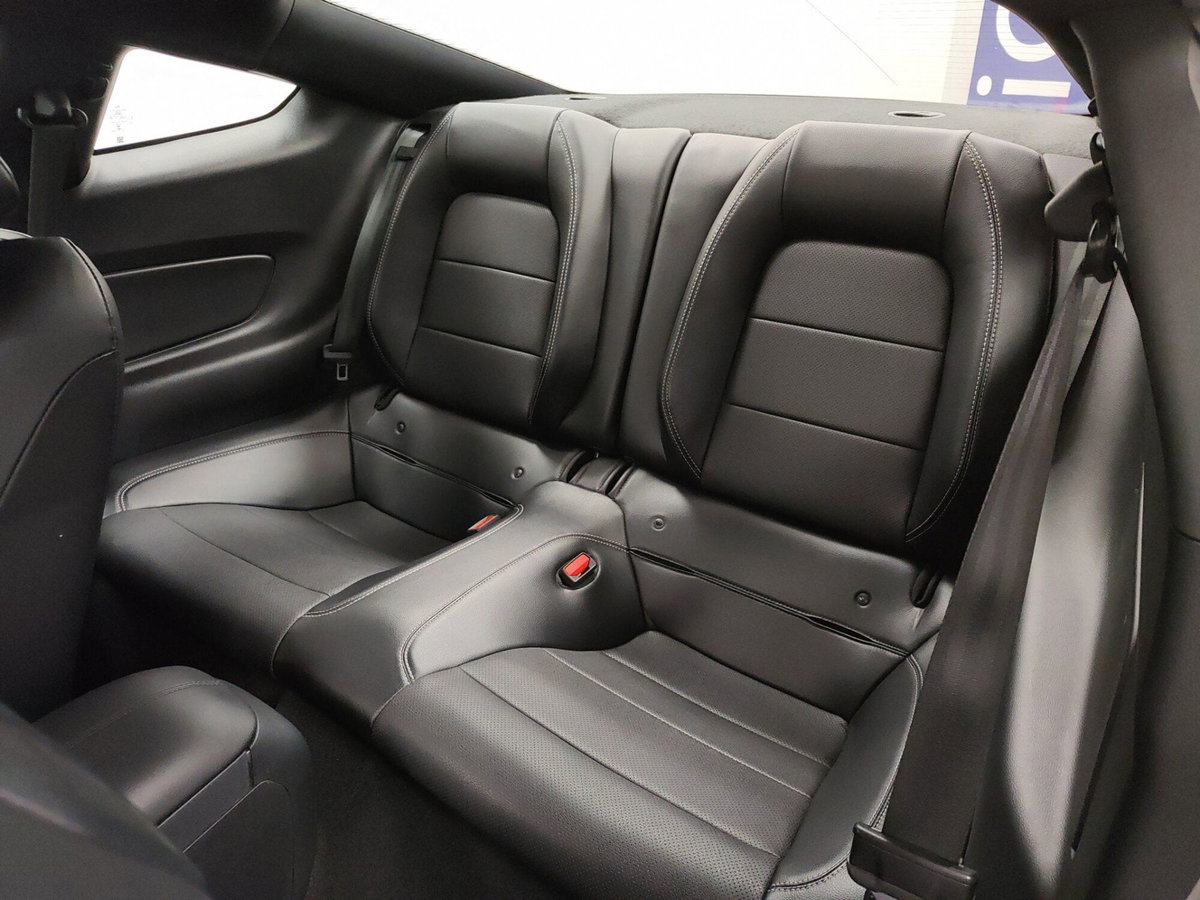 Ford Mustang Coupé Fastback 5.0 V8 GT (6)