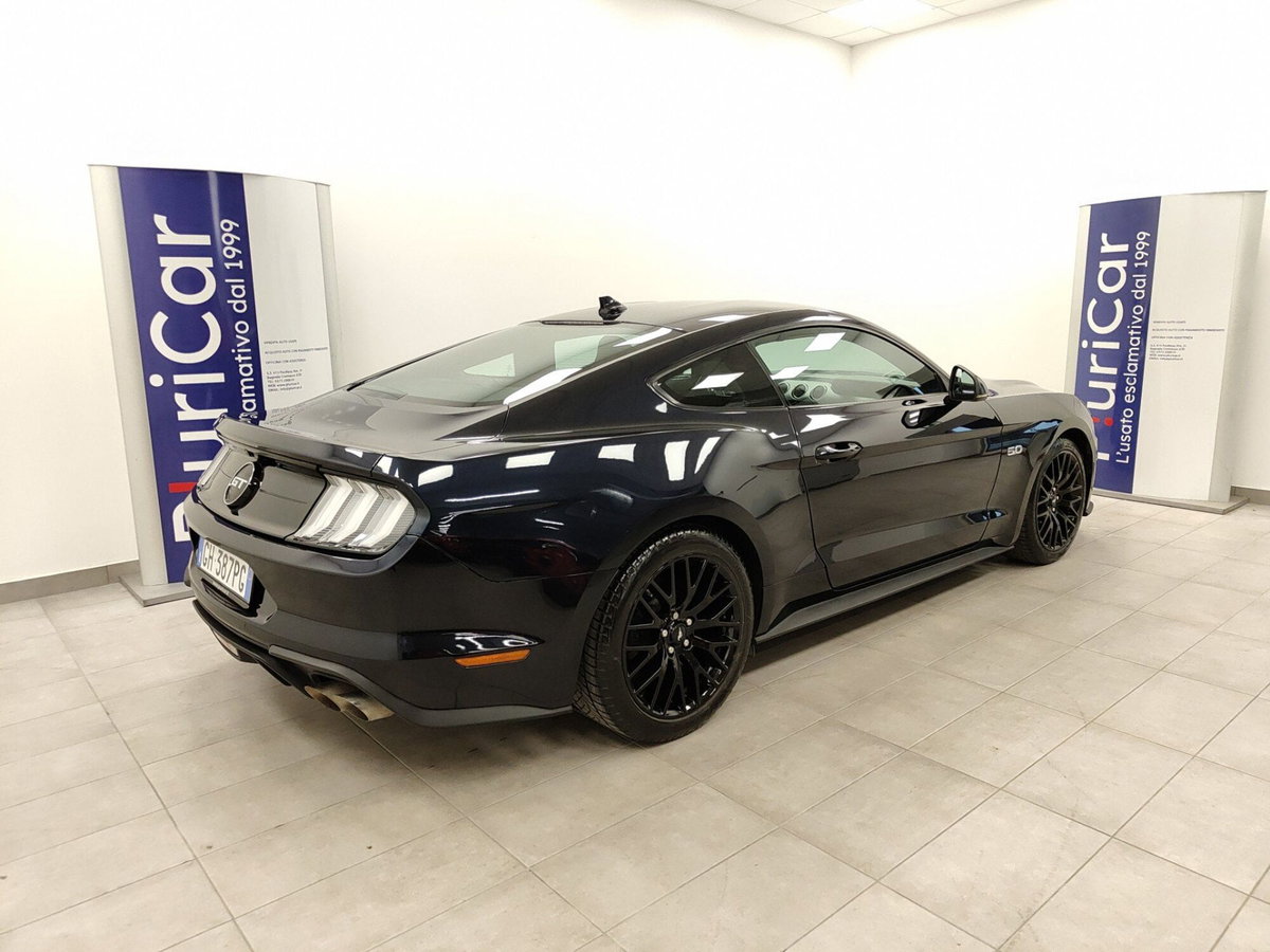 Ford Mustang Coupé Fastback 5.0 V8 GT (8)