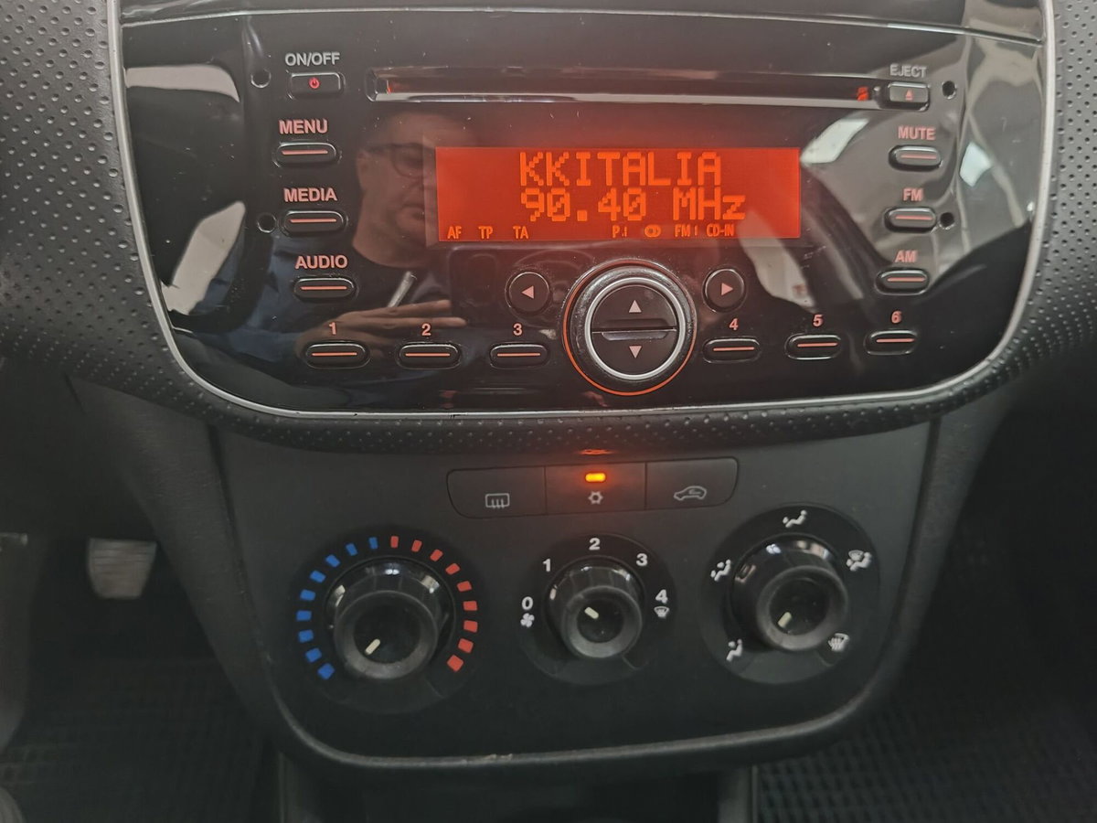 Fiat Grande Punto 1.4 5 porte Actual Natural Power (8)