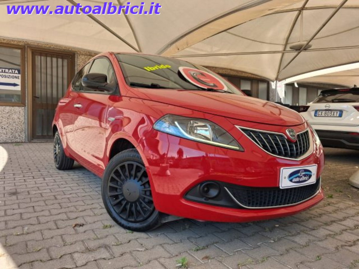 Lancia Ypsilon 1.0 FireFly 5 porte S&S Hybrid Ecochic Silver (2)