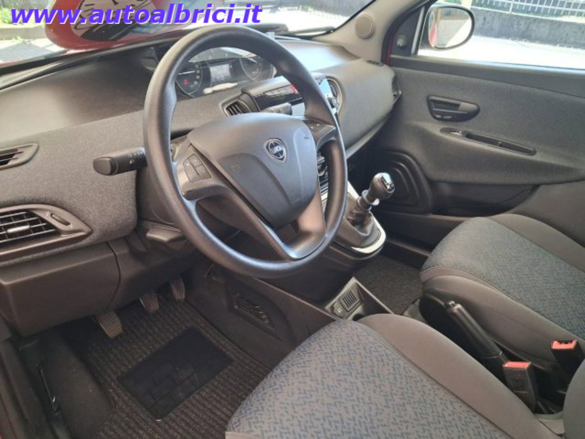 Lancia Ypsilon 1.0 FireFly 5 porte S&S Hybrid Ecochic Silver (13)