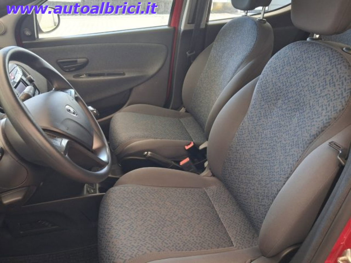 Lancia Ypsilon 1.0 FireFly 5 porte S&S Hybrid Ecochic Silver (14)