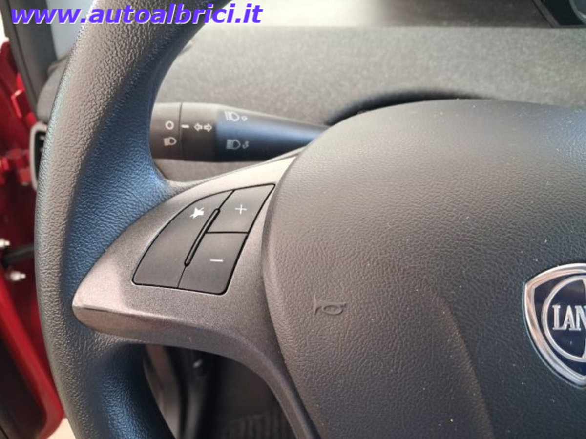 Lancia Ypsilon 1.0 FireFly 5 porte S&S Hybrid Ecochic Silver (19)