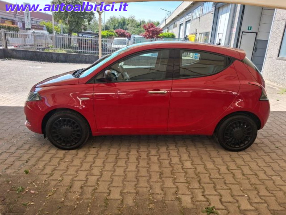 Lancia Ypsilon 1.0 FireFly 5 porte S&S Hybrid Ecochic Silver (6)