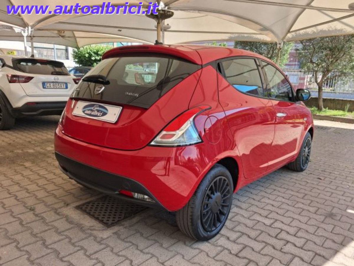 Lancia Ypsilon 1.0 FireFly 5 porte S&S Hybrid Ecochic Silver (9)