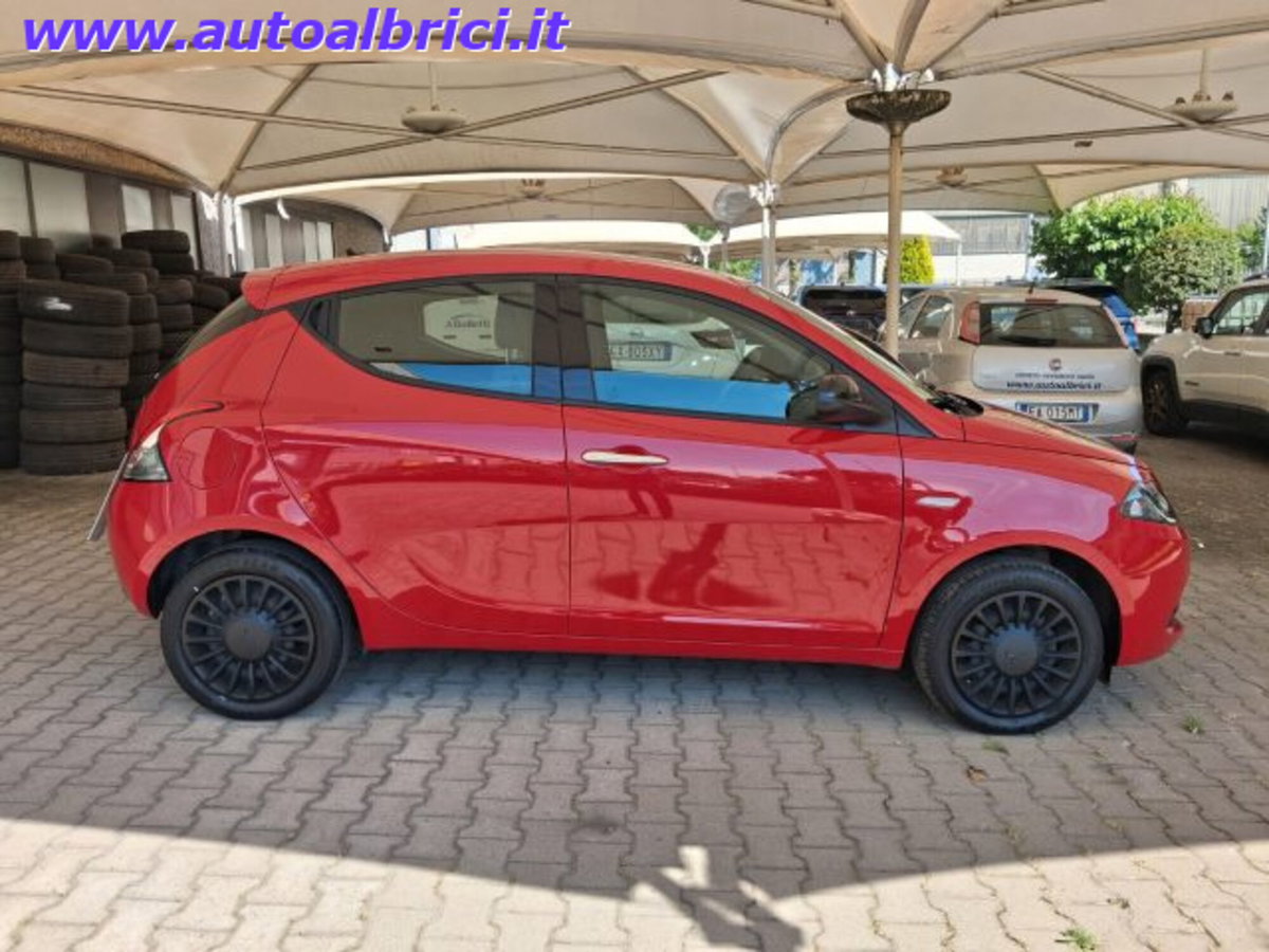 Lancia Ypsilon 1.0 FireFly 5 porte S&S Hybrid Ecochic Silver (10)