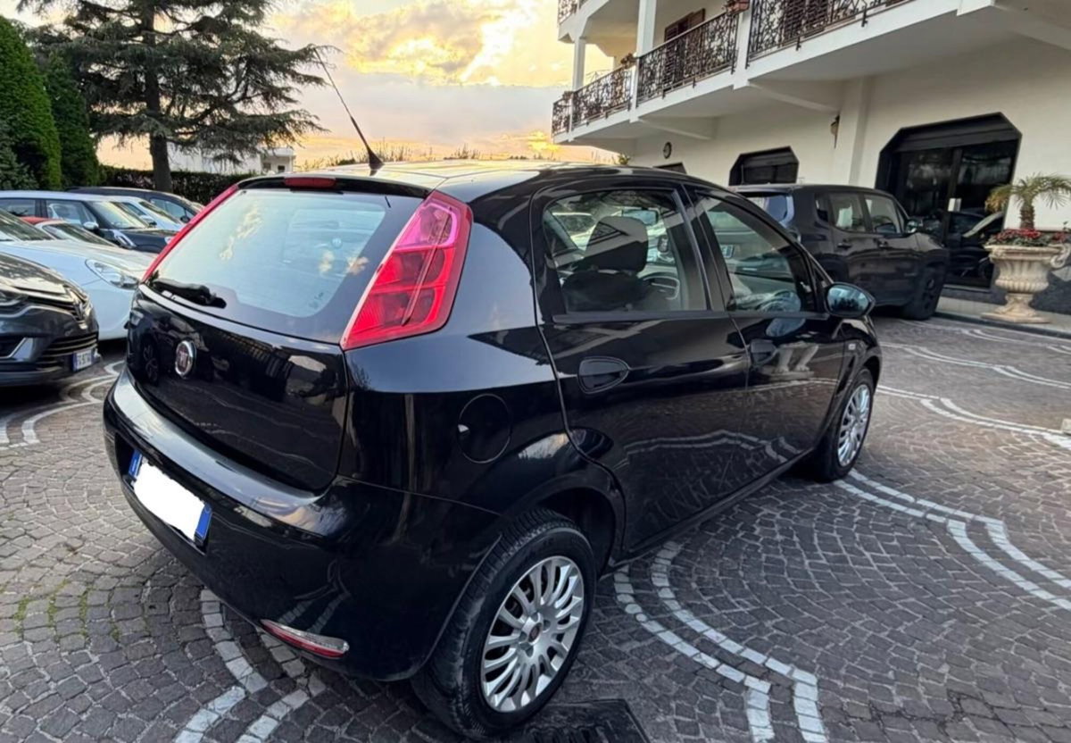 Fiat Punto 1.2 8V 5 porte Street (9)