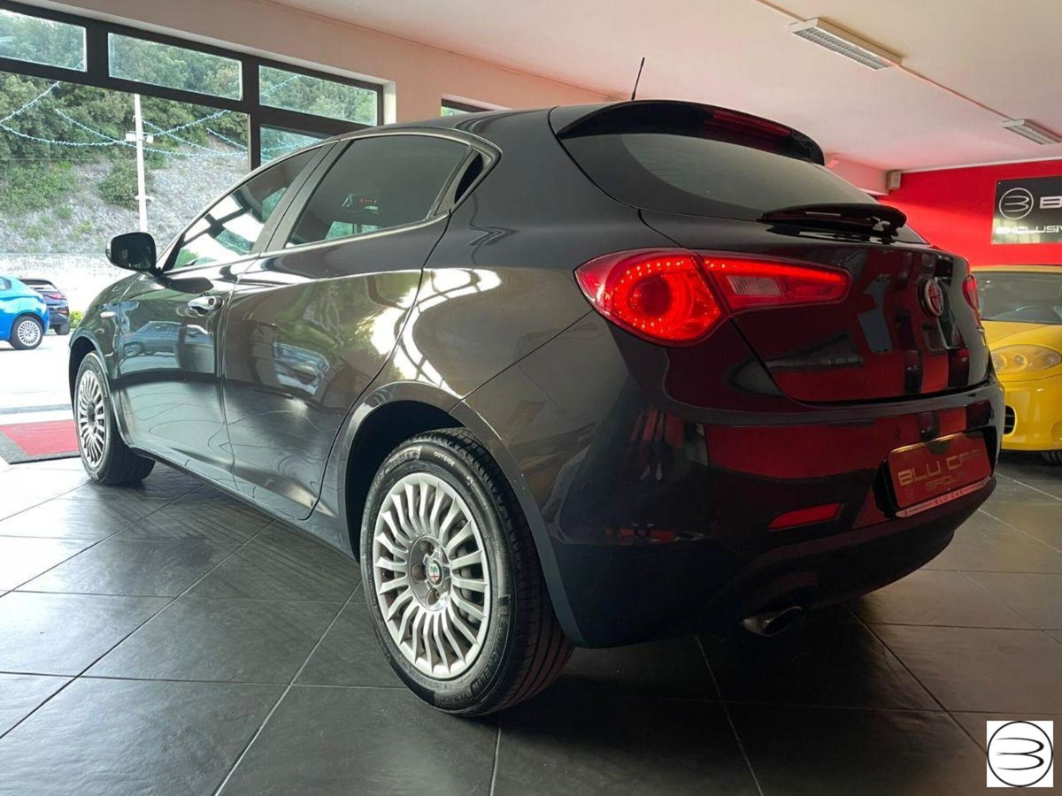 Alfa Romeo Giulietta 1.6 JTDm Super 120cv (4)
