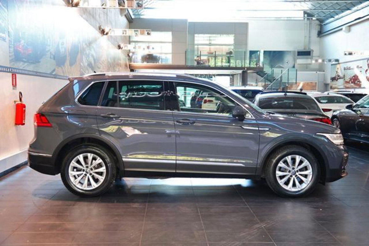 Volkswagen Tiguan 2.0 TDI 150 CV SCR DSG 4MOTION Life (2)