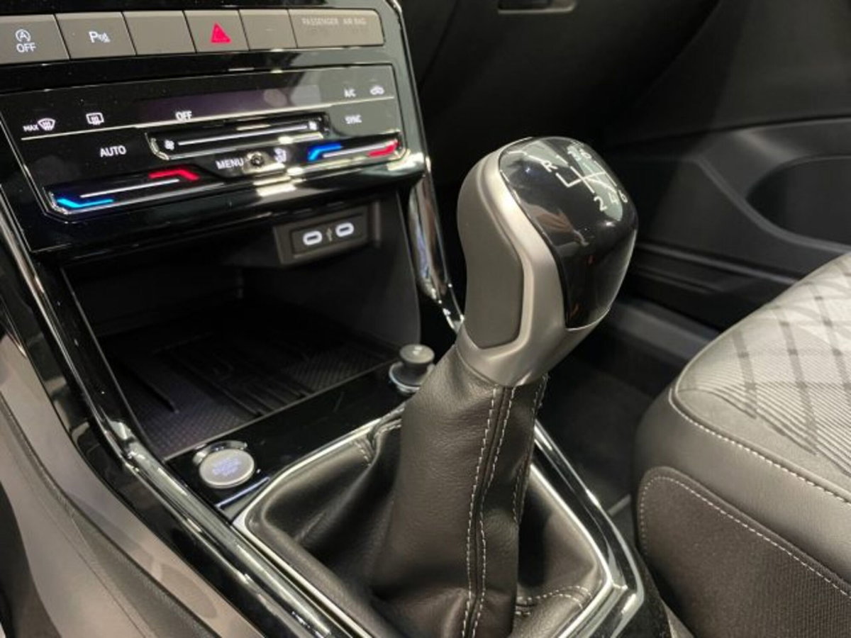 Volkswagen T-Cross 1.0 tsi R-Line 115cv (5)