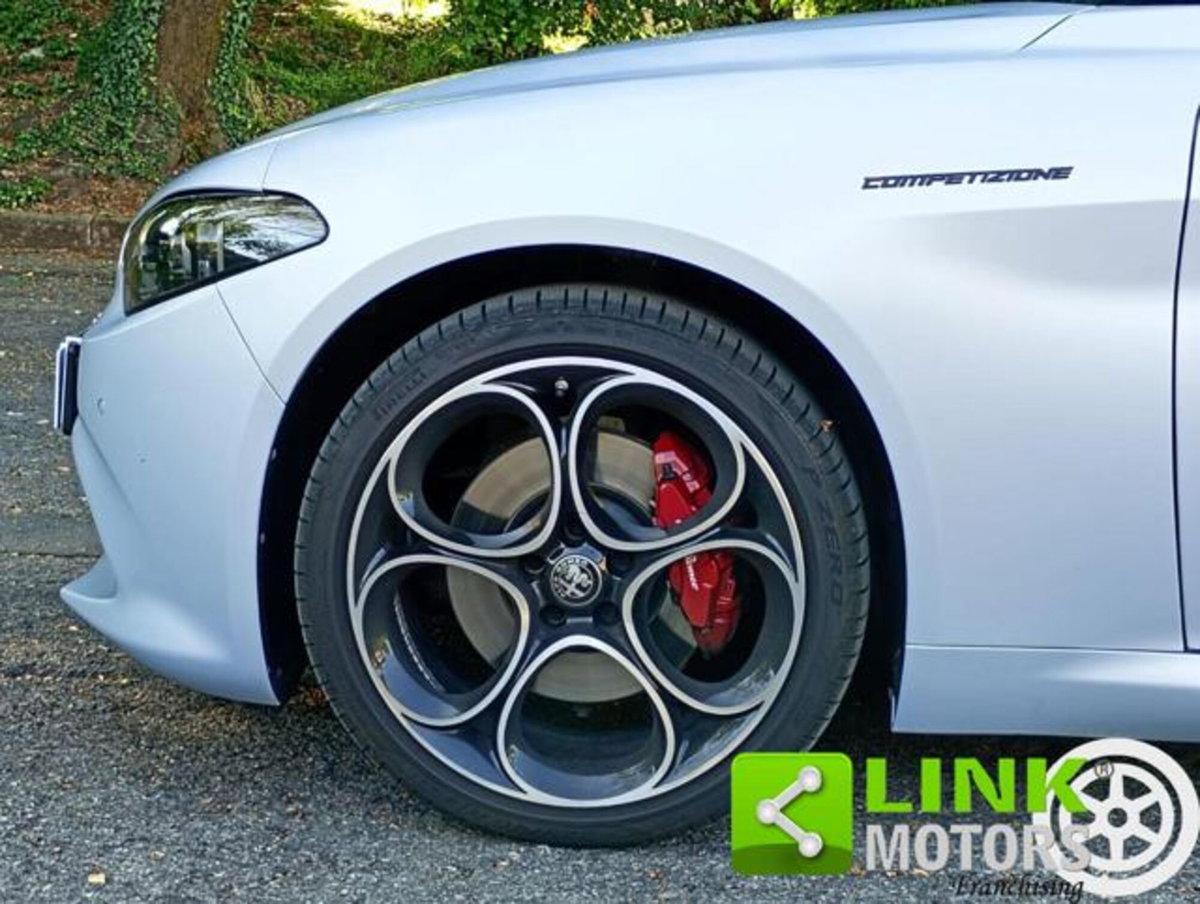 Alfa Romeo Giulia 2.0 Turbo 280 CV AT8 AWD Q4 Estrema (11)