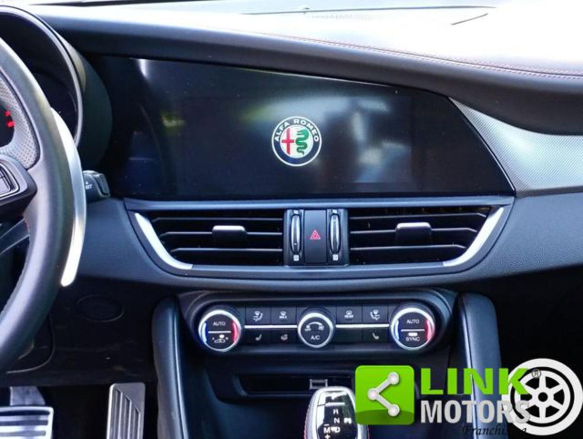 Alfa Romeo Giulia 2.0 Turbo 280 CV AT8 AWD Q4 Estrema (19)