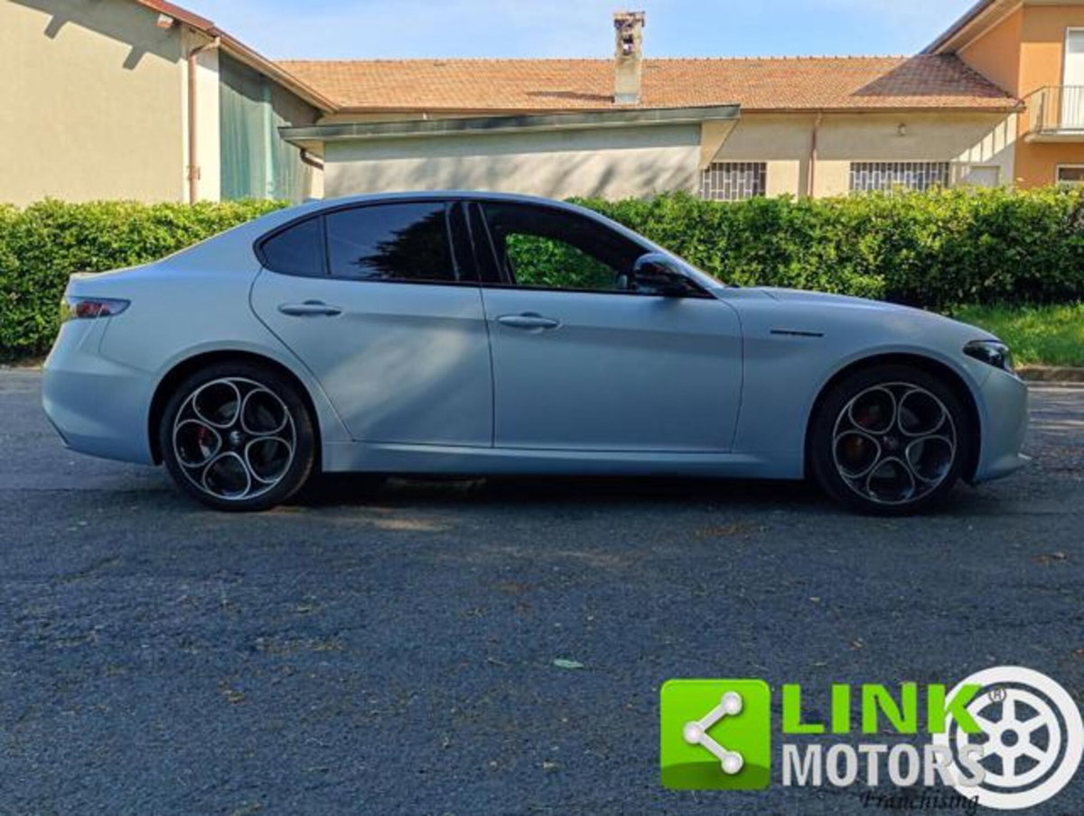 Alfa Romeo Giulia 2.0 Turbo 280 CV AT8 AWD Q4 Estrema (4)