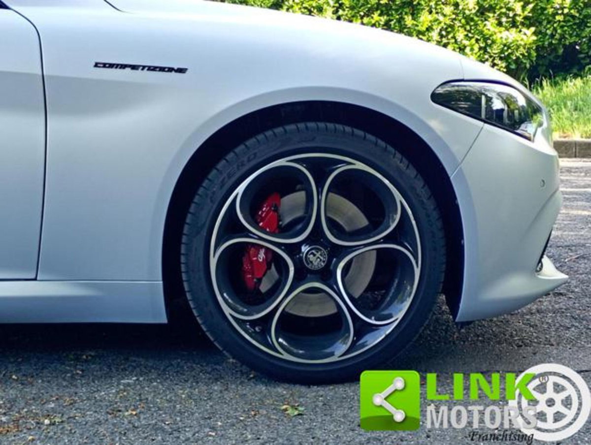Alfa Romeo Giulia 2.0 Turbo 280 CV AT8 AWD Q4 Estrema (5)