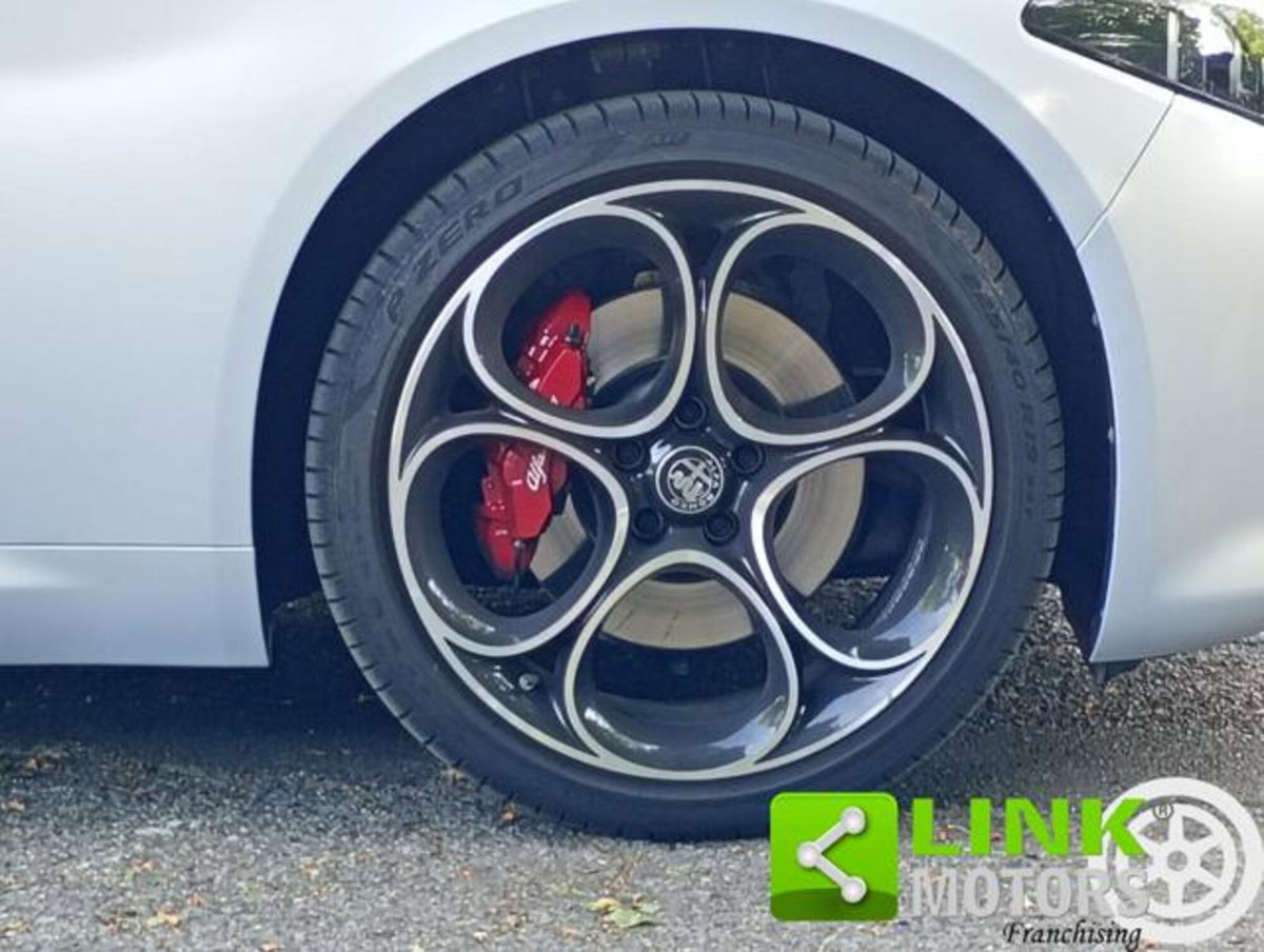 Alfa Romeo Giulia 2.0 Turbo 280 CV AT8 AWD Q4 Estrema (6)