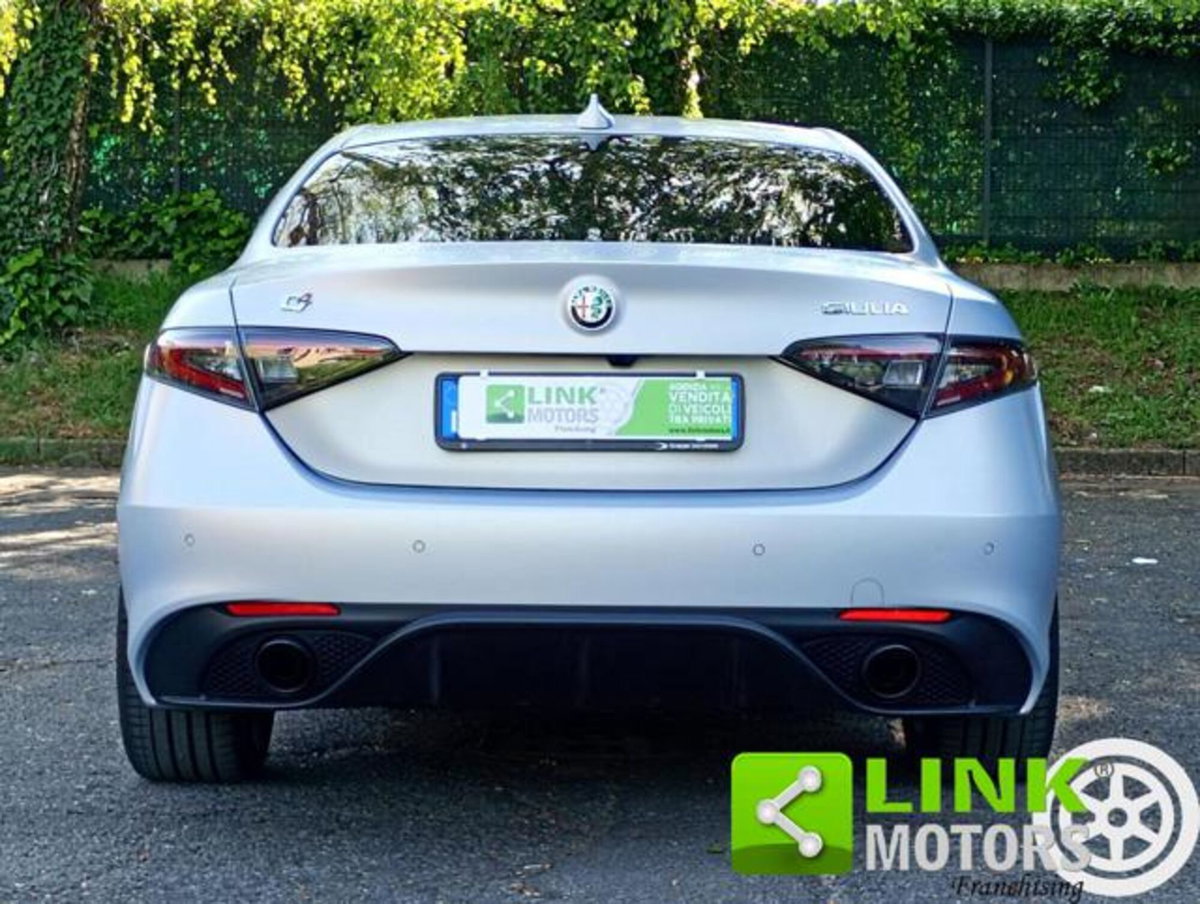 Alfa Romeo Giulia 2.0 Turbo 280 CV AT8 AWD Q4 Estrema (8)