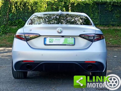 Alfa Romeo Giulia 2.0 Turbo 280 CV AT8 AWD Q4 Ti (8)