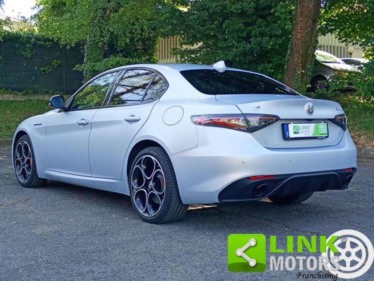 Alfa Romeo Giulia 2.0 Turbo 280 CV AT8 AWD Q4 Estrema (9)