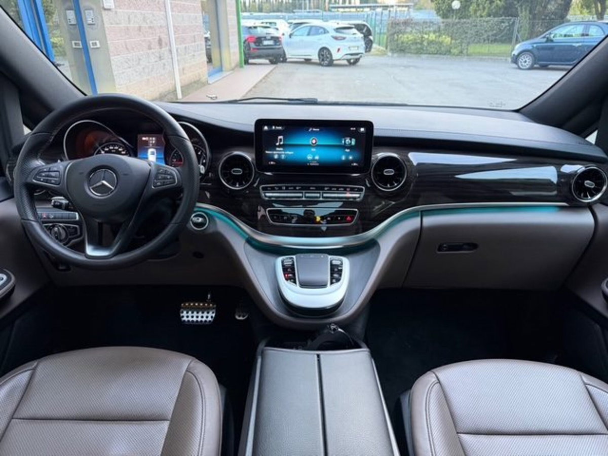 Mercedes-Benz Classe V Extralong 300 d Exclusive auto (11)