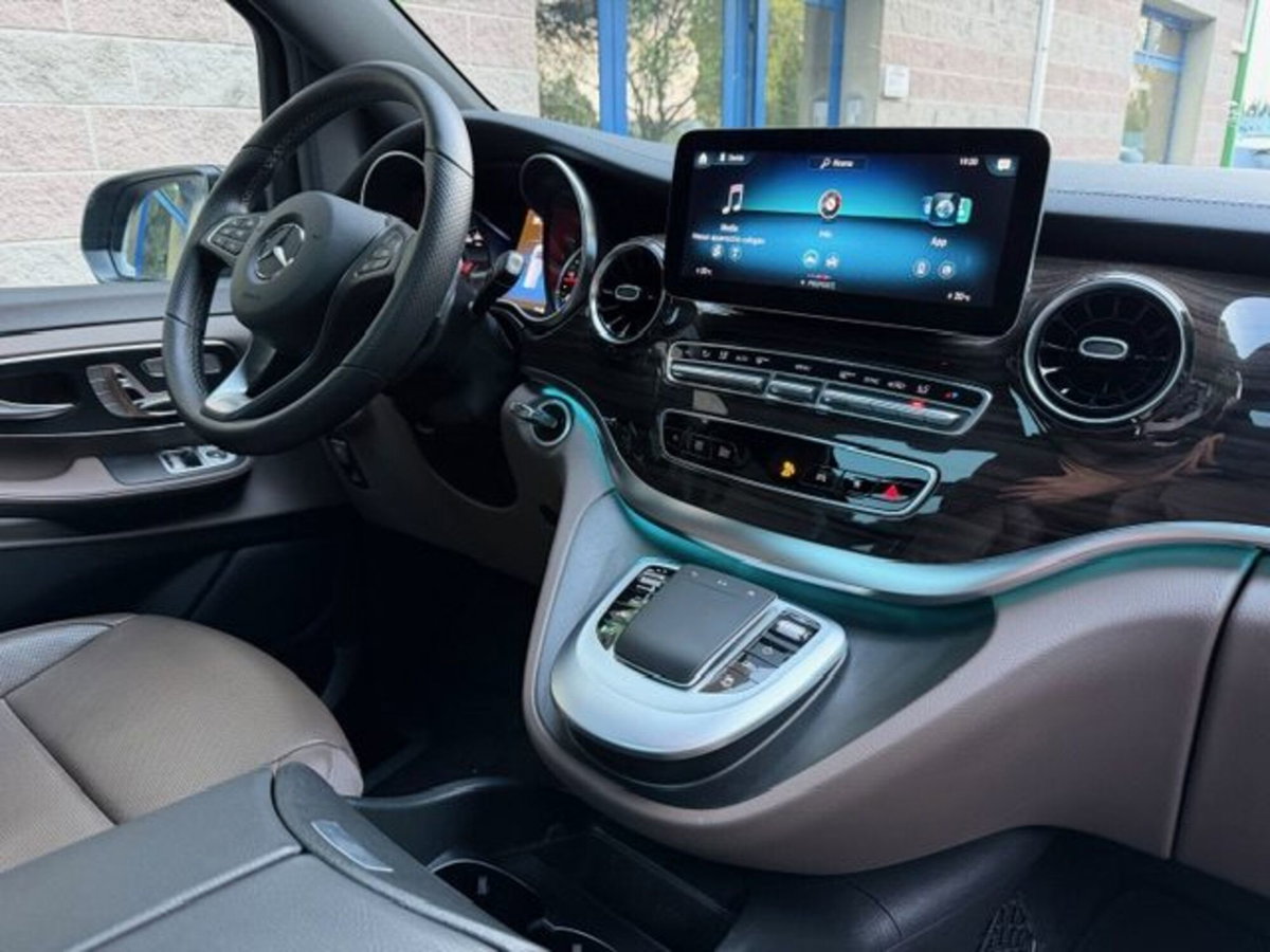 Mercedes-Benz Classe V Extralong 300 d Exclusive auto (13)