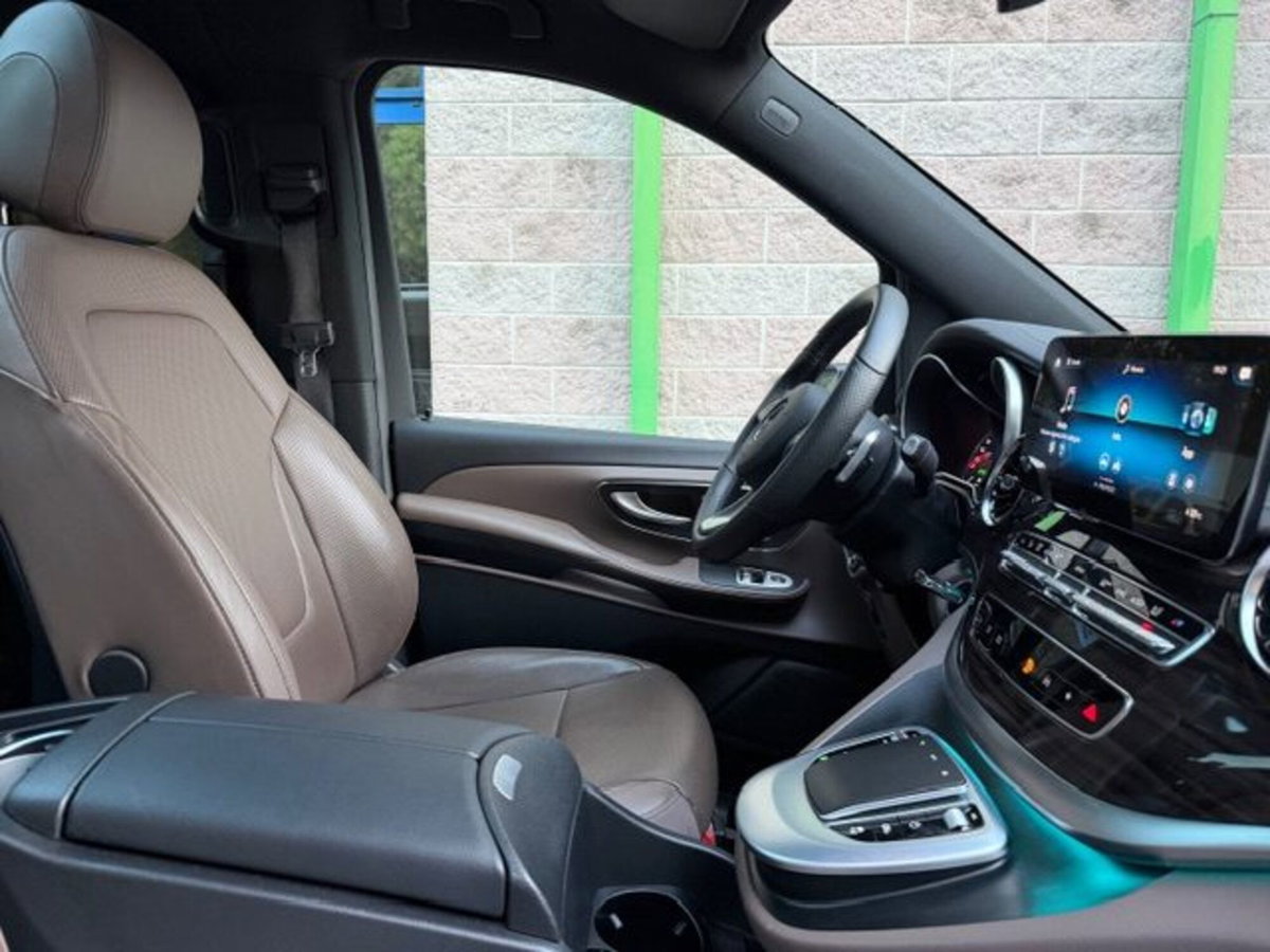 Mercedes-Benz Classe V Extralong 300 d Exclusive auto (14)