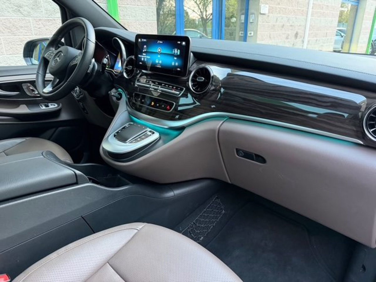 Mercedes-Benz Classe V Extralong 300 d Exclusive auto (15)