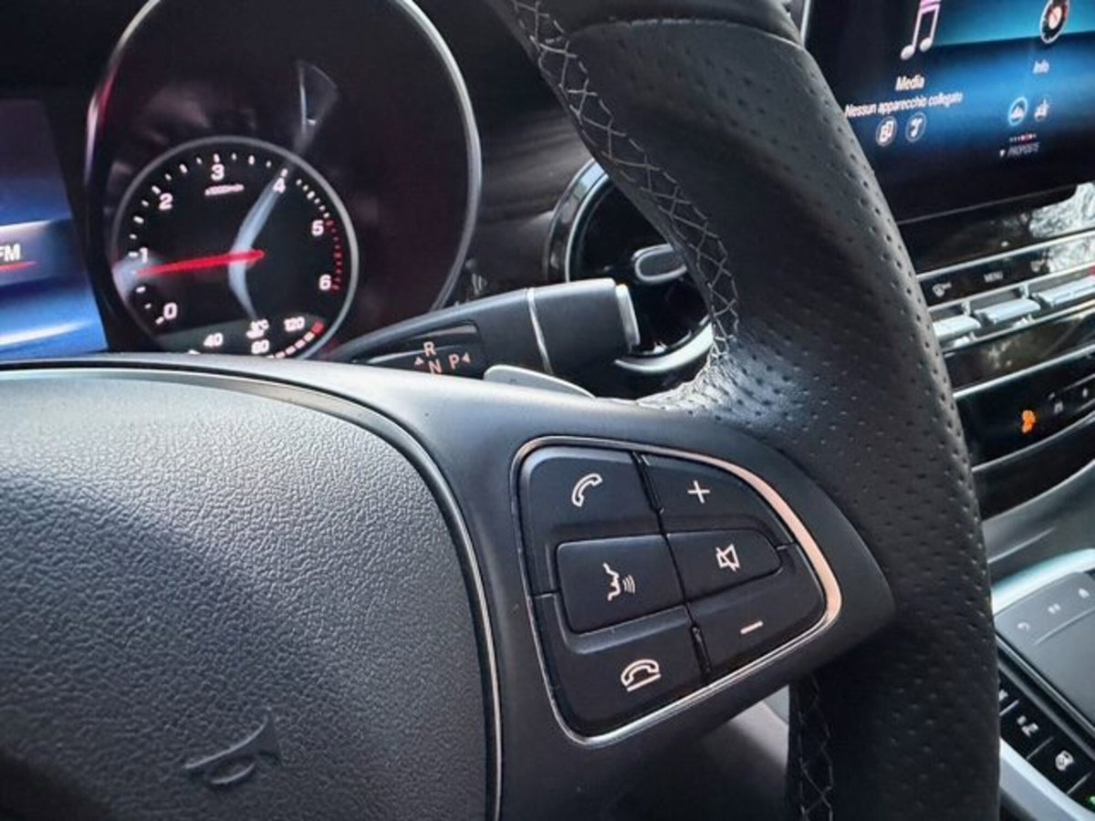 Mercedes-Benz Classe V Extralong 300 d Exclusive auto (16)