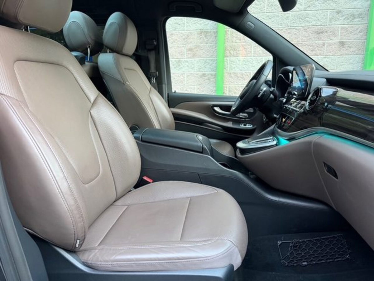 Mercedes-Benz Classe V Extralong 300 d Exclusive auto (17)
