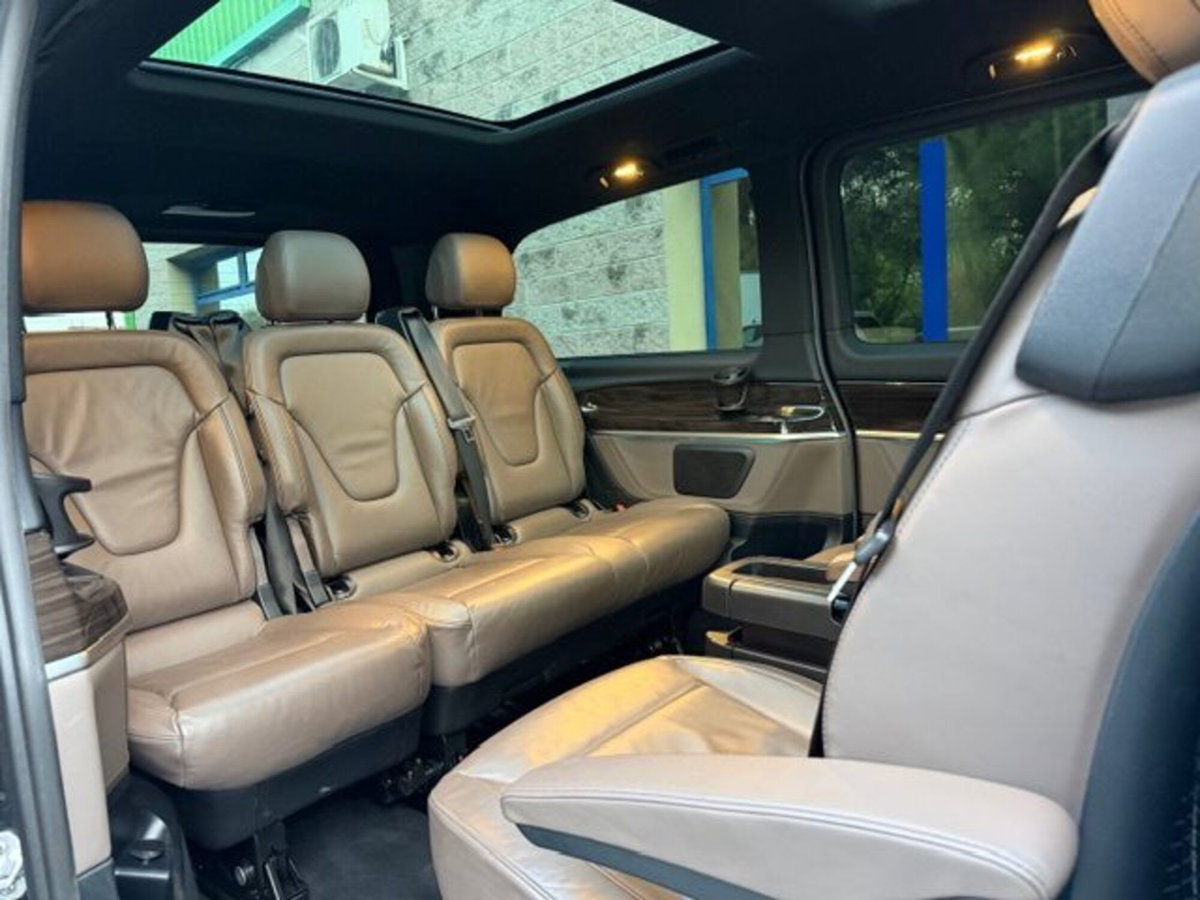 Mercedes-Benz Classe V Extralong 300 d Exclusive auto (19)