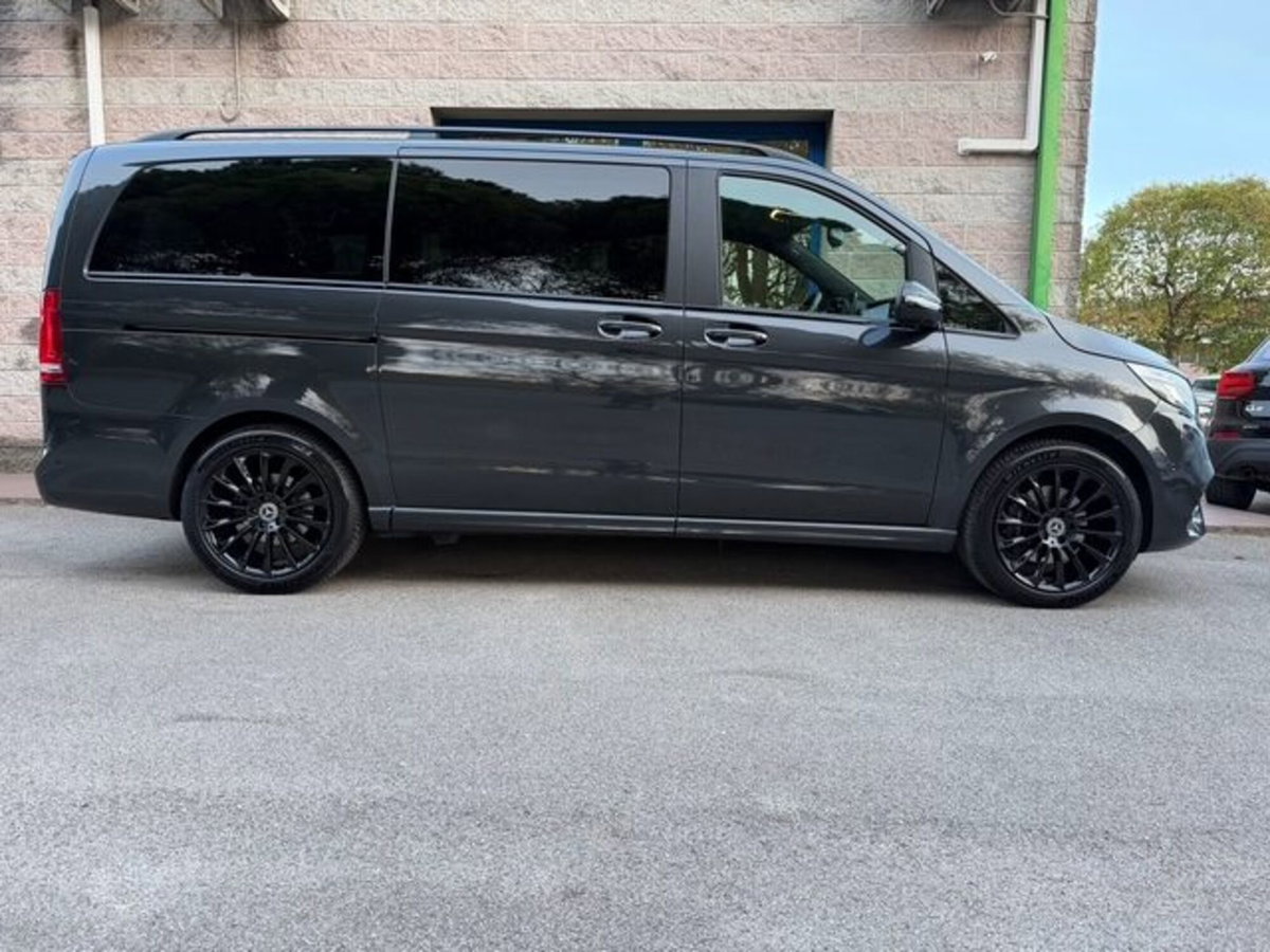Mercedes-Benz Classe V Extralong 300 d Exclusive auto (2)