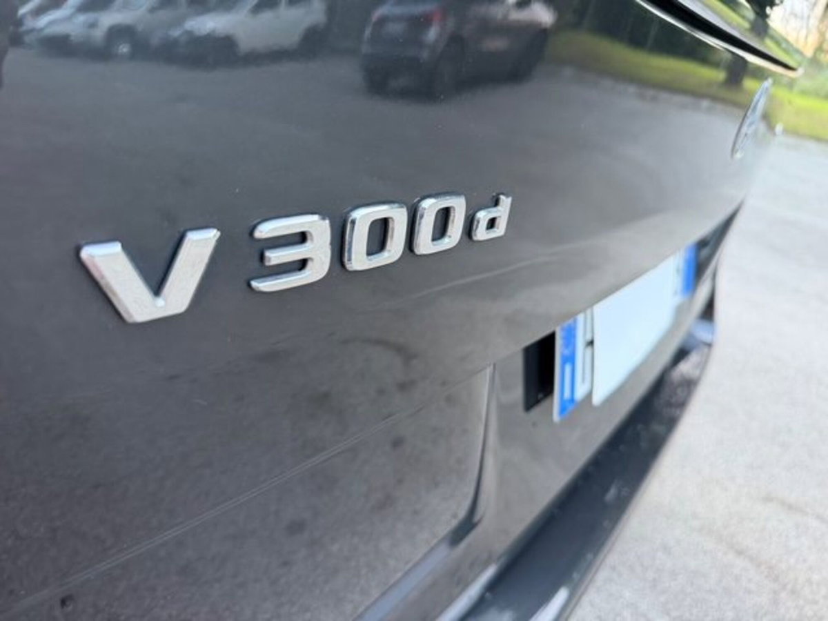 Mercedes-Benz Classe V Extralong 300 d Exclusive auto (9)