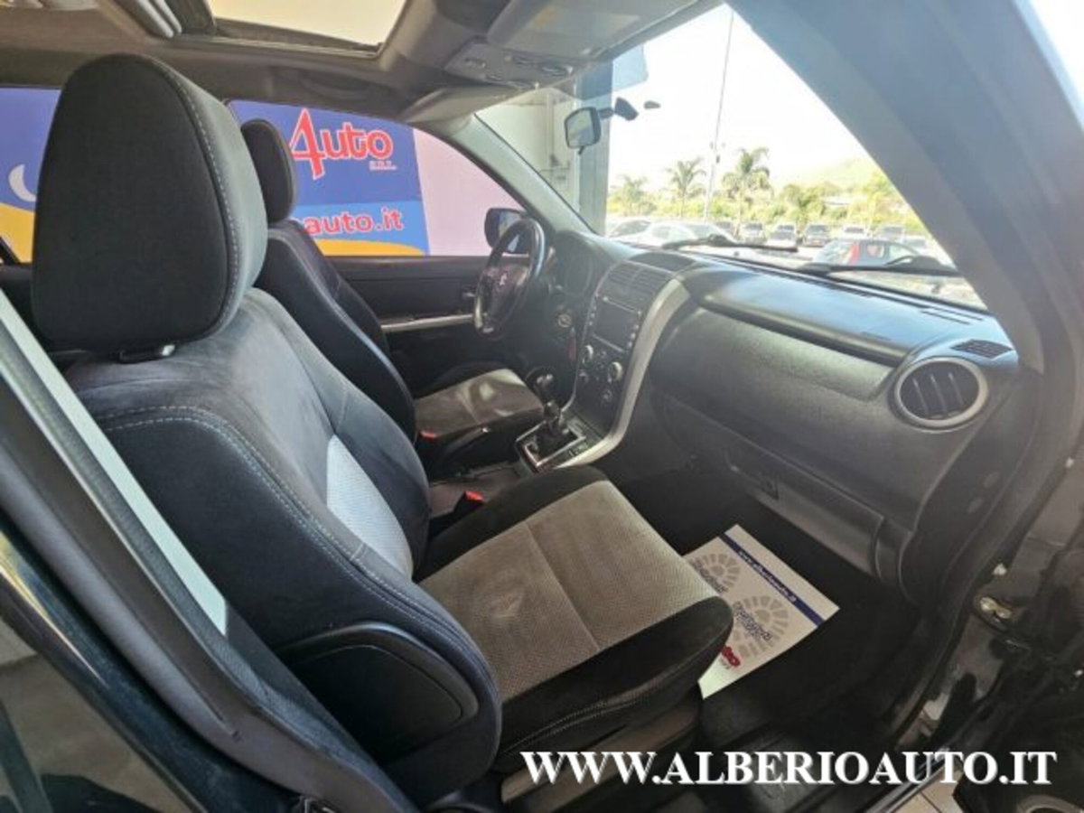 Suzuki Grand Vitara 1.9 DDiS 5 porte Executive (10)