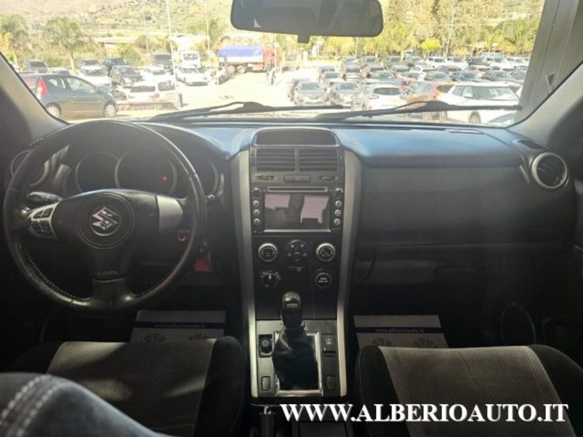 Suzuki Grand Vitara 1.9 DDiS 5 porte Executive (16)