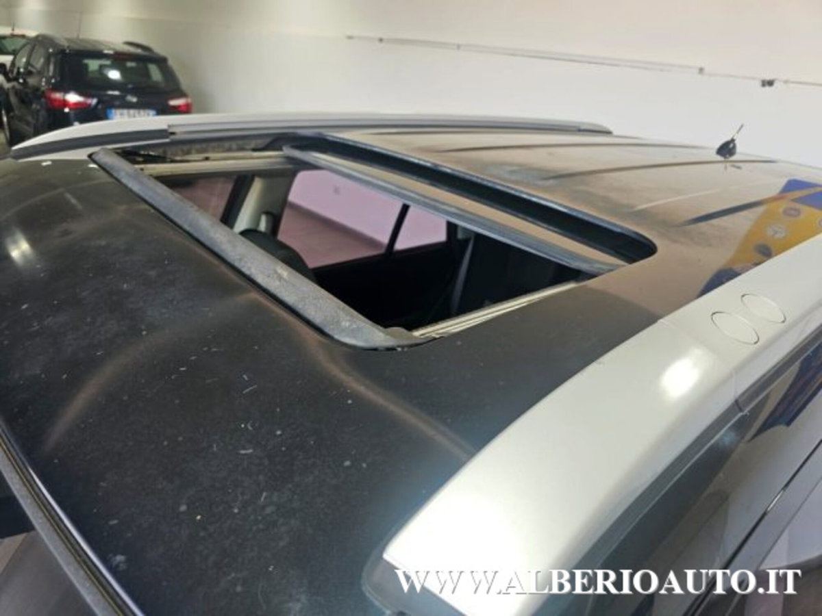Suzuki Grand Vitara 1.9 DDiS 5 porte Executive (7)
