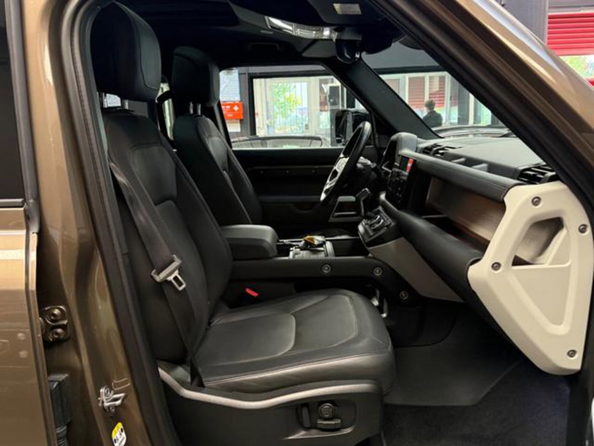 Land Rover Defender 110 3.0 l6 400 CV AWD Auto X-Dynamic S (10)
