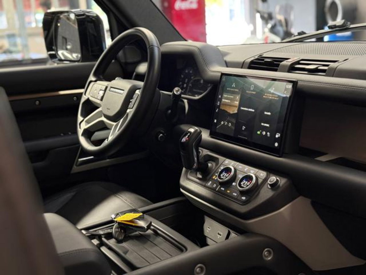 Land Rover Defender 110 3.0 l6 400 CV AWD Auto X-Dynamic S (11)