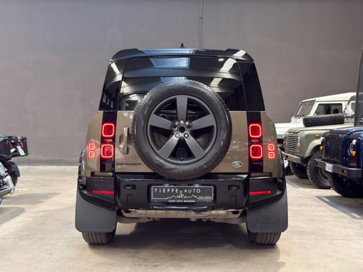 Land Rover Defender 110 3.0 l6 400 CV AWD Auto X-Dynamic S (5)