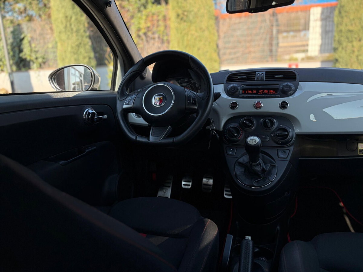 Abarth 500 1.4 Turbo T-Jet Custom (9)