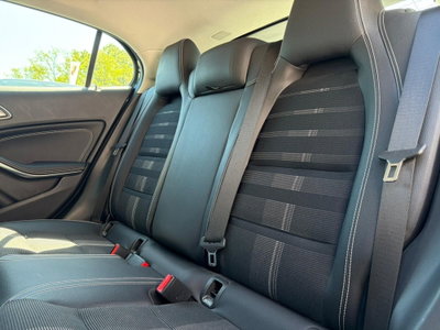 Mercedes-Benz GLA SUV 200 d Automatic Sport (14)