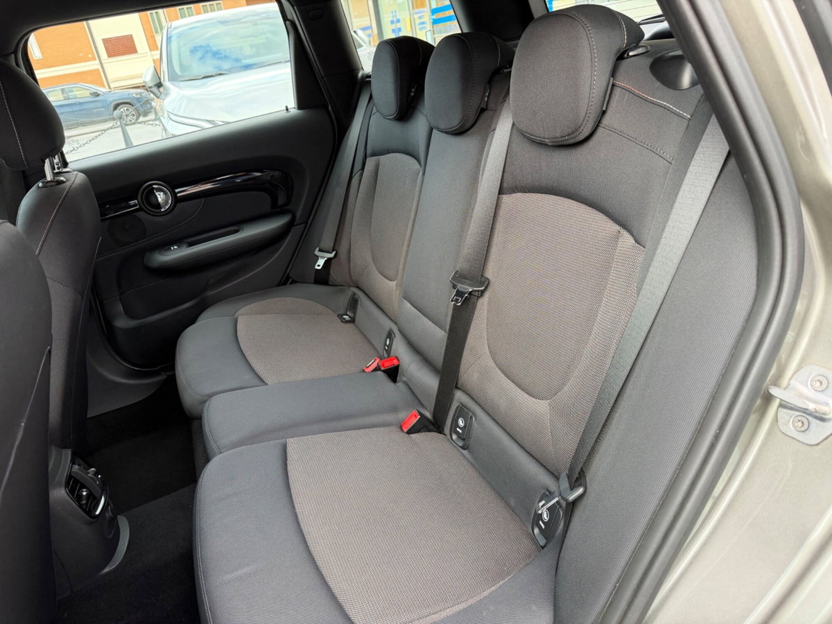 MINI Mini Clubman 1.5 One D Business Clubman (17)