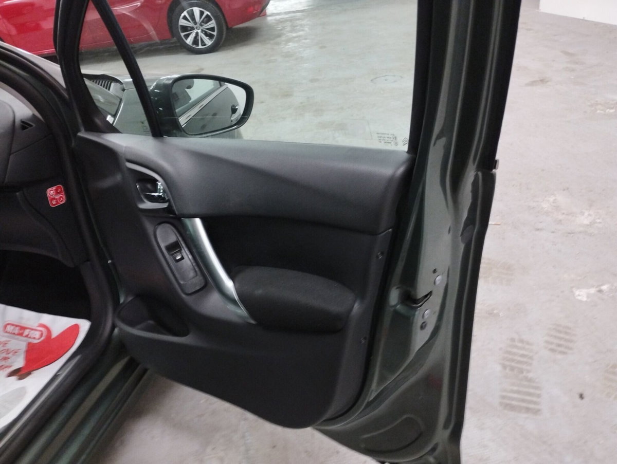 Citroen C3 1.4 HDi 70 Exclusive (6)