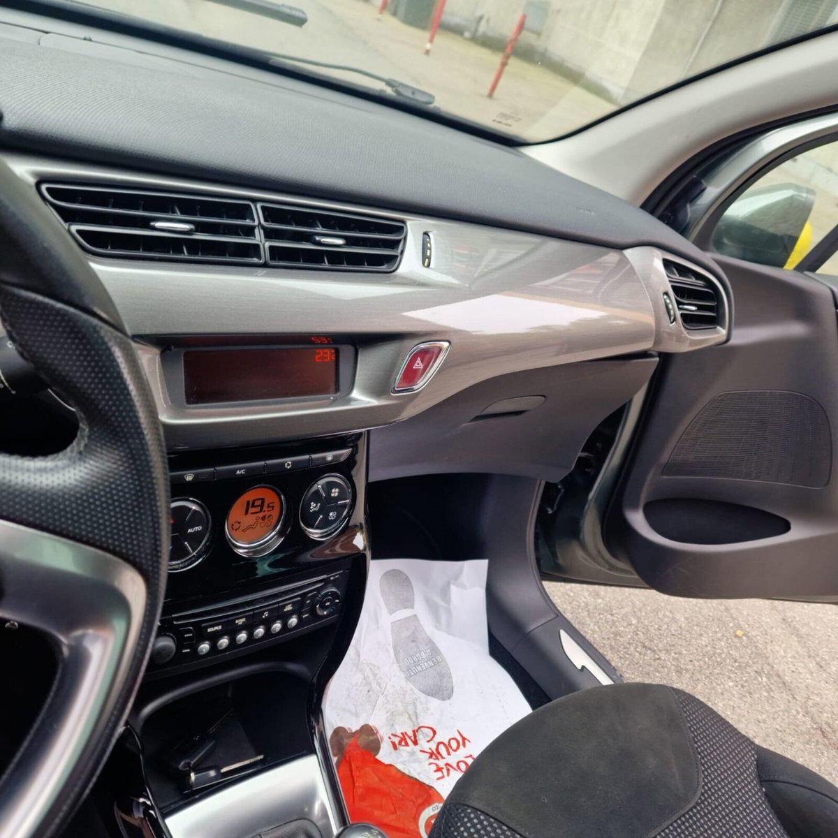 Citroen C3 1.4 HDi 70 Exclusive (7)